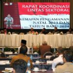 Polda Sulawesi Utara bersama TNI dan Pemerintah Daerah serta seluruh stakeholder terkait melaksanakan rapat koordinasi lintas sektoral kesiapan pengamanan perayaan Natal 2023 dan tahun baru 2024 (Nataru).