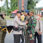 Wakapolda Papua Brigjen Pol. Petrus Patridge Rudolf Renwarin, S.H., M.Si. (mewakili Kapolri) di Lapangan upacara Batalyon B Satbrimob Polda Papua, Timika, Kamis (28/12/2023).
