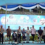 Jasa Raharja bersama Korps Lalu Lintas Polri memberikan bantuan berupa 7 kaki palsu, 10 kursi roda, dan 10 tongkat siku untuk para penyandang disabilitas akibat korban kecelakaan lalu lintas (lakalantas).