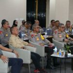 Kapolda Sulut Irjen Pol Setyo Budiyanto saat menyampaikan rilis akhir tahun 2023, di Hotel Grandwhizz Manado, Jumat (29/12/2023).
