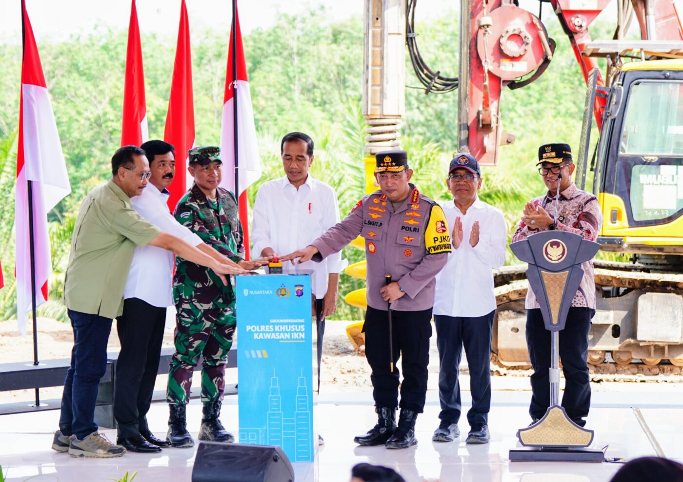 Kapolri Jenderal Polisi Drs. Listyo Sigit Prabowo menjelaskan ground breaking command center Polres Khusus Kawasan Ibu Kota Nusantara (IKN) sebagai bagian dari smart security system. Dengan konsep ini diharapkan bisa memaksimalkan pengamanan.