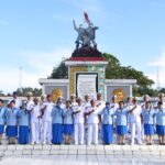 Ziarah Rombongan di Taman Makam Pahlawan (TMP) Kairagi dipimpin Wadan Lantamal VIII Kolonel Marinir Mikaryo Widodo, M. Han., M.Tr.opsla., mewakili Danlantamal VIII Laksamana Pertama TNI Nouldy J. Tangka, S.A.P., M.Tr.Opsla., CHRMP.  Senin (4/12)