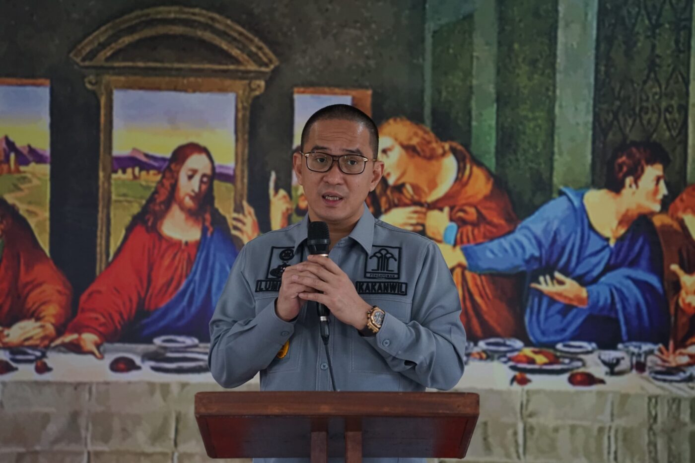 Kepala Kantor Wilayah Kementerian Hukum dan HAM Sulawesi Utara Ronald Lumbuun yang hadir bersama para Kepala Divisi mengutip Firman Tuhan yang tertulis dalam Yakobus 1:27.