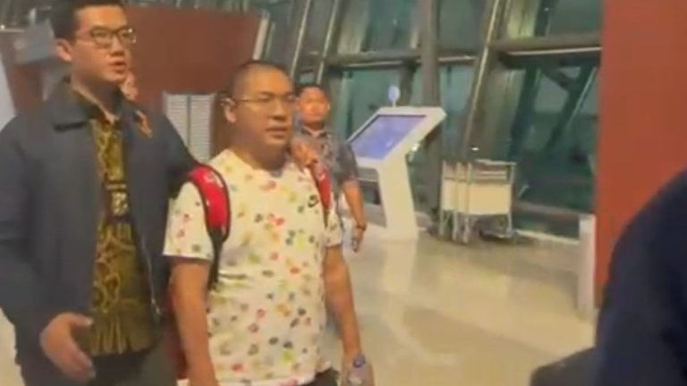 Dittipideksus Bareskrim Polri Buronan atau masuk dalam Daftar Pencarian Orang (DPO) sejak perkara disidik awal 2022 lalu yaitu pendiri robot trading Viral Blast diringkus Dittipideksus Bareskrim Polri menangkap Putra Wibowo.