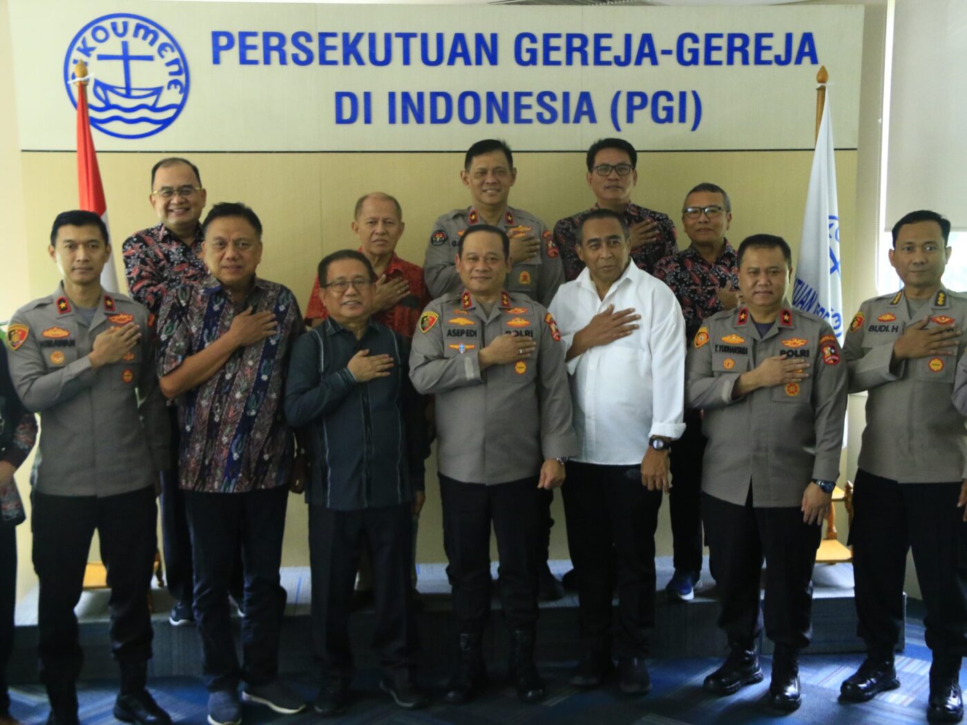 Wujudkan pesta demokrasi yang aman dan damai tanpa perpecahan, Kepala Operasi Nusantara Cooling System (Kaops NCS) Irjen Asep Edi Suheri mengunjungi tiga tokoh lintas agama.