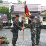 Kombes, Dhuaja atau panji lambang kesatuan Satbrimob Polda Sulawesi Utara (Sulut) “Satya Paramahita Girindra”, diserahkan oleh pejabat lama Dansatbrimob, Kombes Pol Brury Soekotjo kepada pejabat baru, Kombes Pol Agung Anggoro.