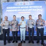 Kolaborasi Jasa Raharja dan Korlantas Polri menggelar Diseminasi Model Integrasi Pendidikan Lalu Lintas pada mata pelajaran tingkat SD, SMP, dan SMA, di wilayah Provinsi Banten. Kegiatan tersebut dilaksanakan di Polda Banten pada Kamis (18/01/2024).