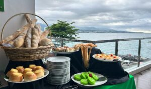 Snack sore hanya Rp 35.000 net per orangnya, All You Can Eat merupakan promo “Santai Sore Sejenak” Whiz Prime Hotel Megamas Manado