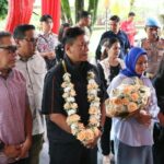 Selamat datang Kapolda Sulawesi Utara yang baru Irjen Pol Yudhiawan dan Istri dijemput Wakapolda serta PJU di Bandara Sam Ratulangi.
