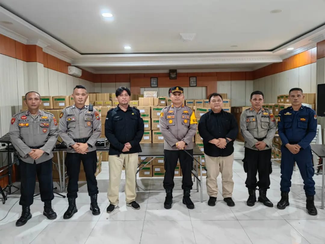 Kapolres Minahasa Selatan (Minsel) AKBP Feri R. Sitorus, SIK, MH; melaksanakan tugas perdananya dengan mengunjungi Kantor KPU Kab. Minsel serta meninjau gudang KPU Minsel, Rabu siang (03/1/2024).