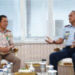 Danlanud Sam Ratulangi Marsma TNI Ramot C.P. Sinaga, S.E., M.Han., menerima kunjungan silaturahmi Kepala Karantina Sulawesi Utara Bapak drh. I Wayan Kertanegara, M.Pt., di Ruang Audiensi Mako Lanud Sam Ratulangi, Manado, Sulawesi Utara. Kamis (18/1/2024).