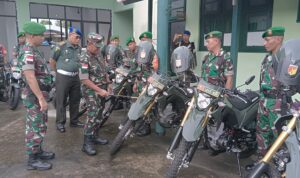 Danrem 131/Santiago Brigjen TNI Wakhyono S.Sos., M.I.P saat memimpin Apel Gelar Pasukan Kodim 1301/Sangihe Dalam Rangka Pengamanan Pemilu tahun 2024 bertempat di Makodim 1301/Sangihe, Jalan Tatehe Kelurahan Bungalawang, Kecamatan Tahuna,Kabupaten Kepulauan Sangihe, Kamis (18/01/2024).