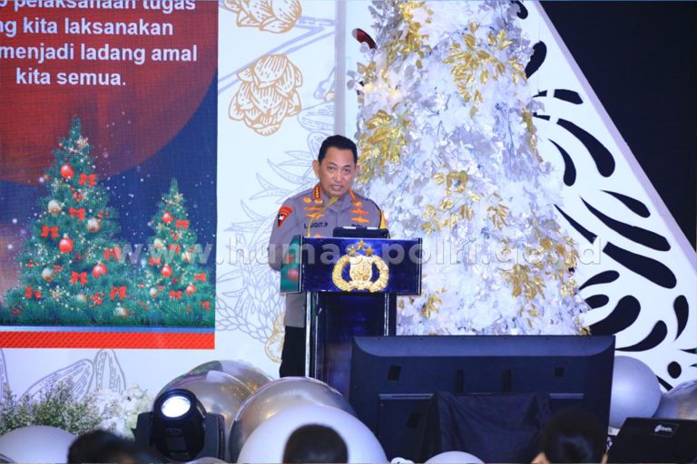 Kapolri Perayaan, Kapolri Jenderal Listyo Sigit Prabowo menghadiri ibadah Natal Mabes Polri tahun 2023.