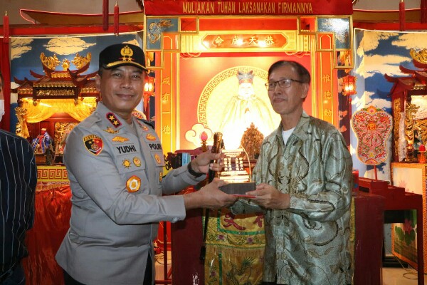 Tiga organisasi keagamaan di Sulawesi Utara mendapat kunjungan silaturahmi dari Kapolda Sulawesi Utara Irjen Pol Yudhiawan didampingi sejumlah pejabat utama Polda Sulut, Jumat (12/1/2024).