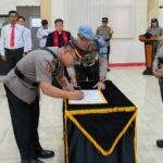 Kabag SDM disertijabkan Kapolres Minahasa Selatan (Minsel) AKBP Feri R. Sitorus, SIK, MH; dalam upacara sertijab dan pengambilan sumpah di Graha Tatag Trawang Tungga, Jumat (26/1/2024).