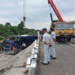 Jasa Raharja menjamin seluruh korban Bus PO Shantika yang mengalami kecelakaan lalu lintas di Jalan Tol Pemalang KM 320, tepatnya Desa Ampelgading, Kecamatan Ampelgading, Kabupaten Pemalang, Jawa Tengah pada Minggu (21/1/2024).