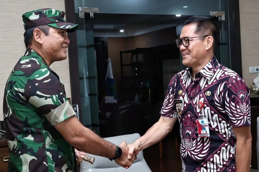 Danlanud Sam Ratulangi (Danlanudsri) Marsma TNI Ramot C.P. Sinaga, S.E., M.Han., berkunjung ke Bupati Minahasa Utara Joune J.E. Ganda, S.E., MAP., M.M., M.Si. Jumat (5/1/2024).