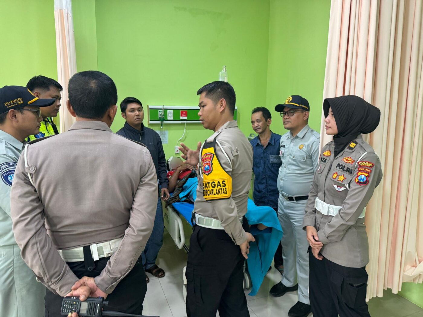 Seluruh Korban Tabrakan Antara Bus Peziarah dengan Truk di Jalan Raya Pantura, Desa Kemangi, Kecamatan Bungah, Kabupaten Gresik, Jawa Timur, pada Sabtu (27/01/2024) dijamin Jasa Raharja.