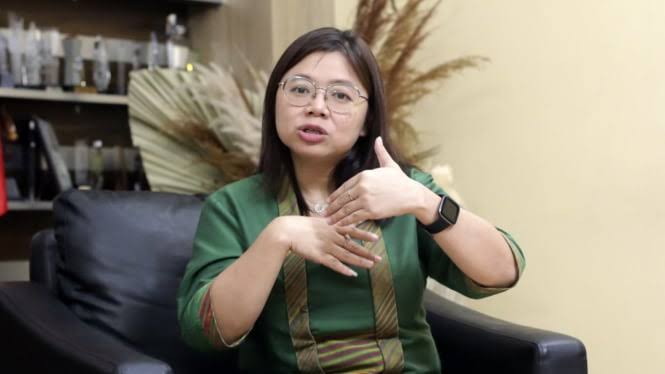 Komnas Perempuan, melalui ketuanya Andy Yentriani senang mendengar Kapolri Jenderal Listyo Sigit Prabowo mengeluarkan kebijakan inklusif untuk para penyandang disabilitas menjadi anggota polisi.