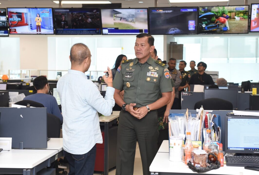 Kadispenad, guna memperkuat kemitraan dengan media, Kepala Dinas Penerangan TNI Angkatan Darat (Kadispenad) Brigjen TNI Kristomei Sianturi, S.Sos., M.Si.(Han) mengunjungi kantor iNews Media Group, yang berlokasi di Jalan Kebon Sirih, Jakarta Pusat, Rabu (3/1/2024).