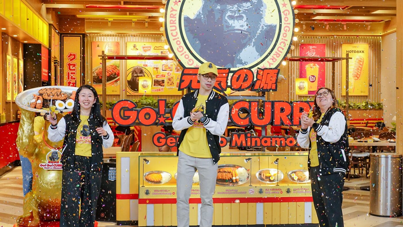 (Kemeriahan acara Grand Opening Go! Go! CURRY - Genki no Minamoto pertama di Bandung)
