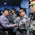 Kadiv Humas Polri memimpin upacara serah terima jabatan (sertijab) sejumlah pejabat utama dan kenaikan pangkat (korps rapor).