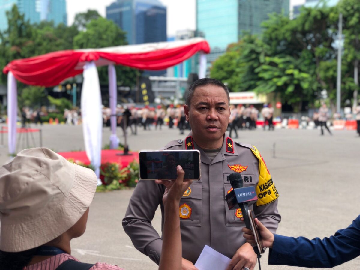 Ribuan personel Polda Metro Jaya dikerahkan untuk mengamankan acara debat Pilpres 2024 yang digelar di Istora Senayan, GBK, Jakarta Pusat