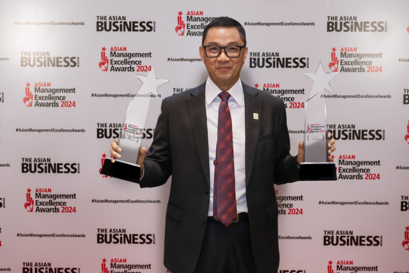 Direktur Utama PLN Darmawan Prasodjo Direktur Utama PLN Darmawan Prasodjo dinobatkan menjadi Executive of The Year sektor energi dalam ajang The Asian Management Excellence Awards 2024
