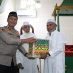 Safari, Kapolda Sulawesi Utara Irjen Pol Yudhiawan mengajak jamaah Masjid Al Masyhur bersama menjaga kamtibmas.