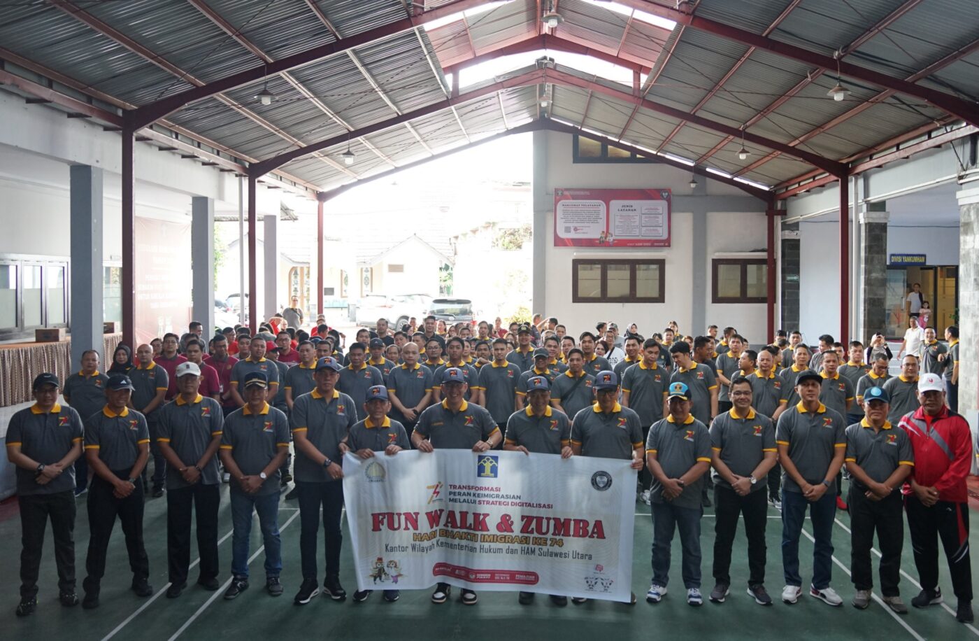 Jalan dan senam zumba digelar Jajaran Kantor Wilayah Kementerian Hukum dan HAM Sulawesi Utara sambut Hari Bhakti Imigrasi (HBI) ke-74.
