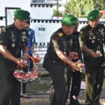 Korem 131/Santiago melaksanakan ziarah rombongan ke Taman Makam Pahlawan, Kairagi Manado yang dipimpin langsung Komandan Korem 131/Santiago Brigjen TNI Wakhyono, Rabu (3/1/2024).