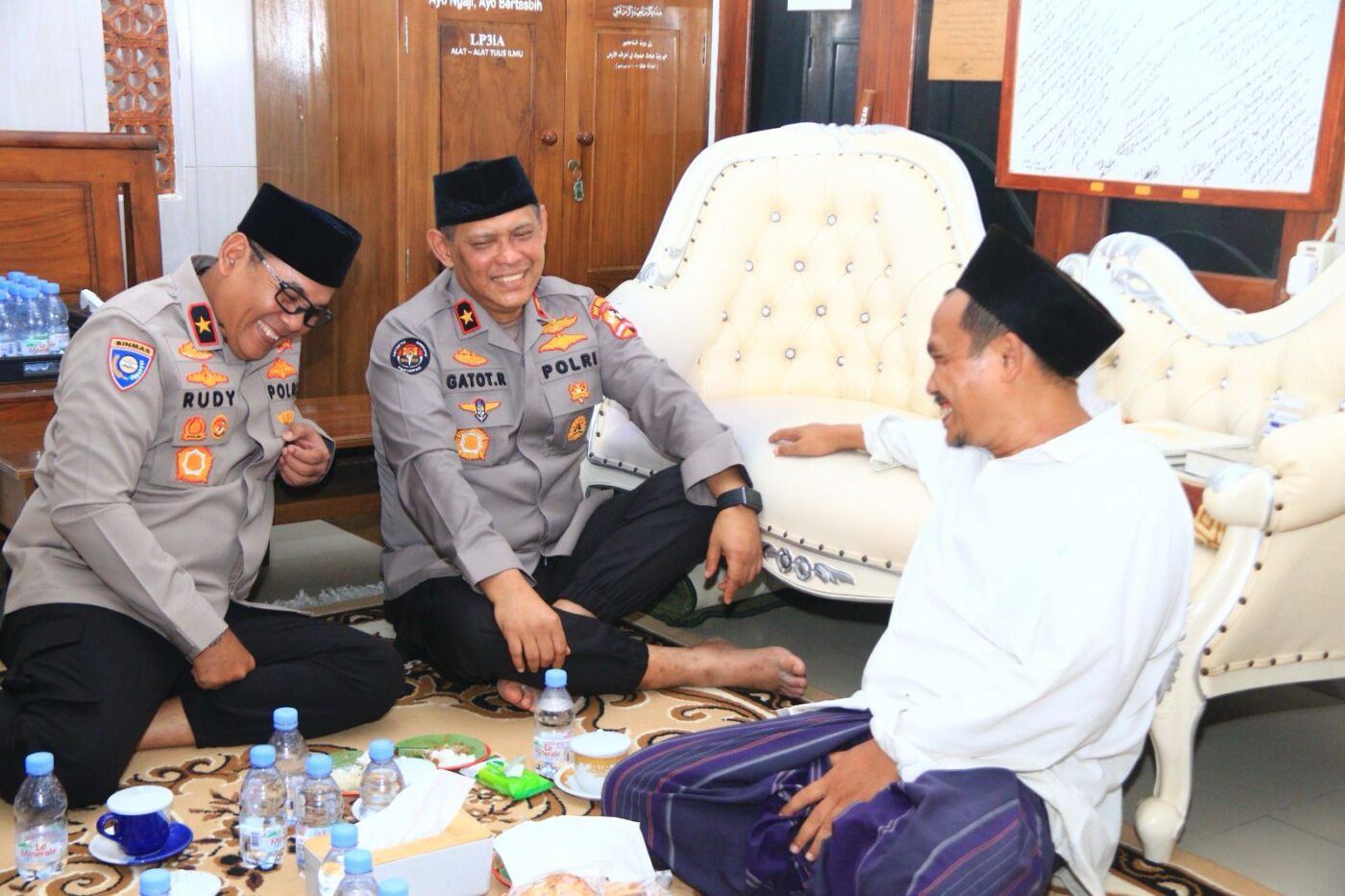 Gus Baha Apresiasi Polri Wujudkan Pemilu Aman dan Damai, Minta Masyarakat Terus Jaga Kerukunan.