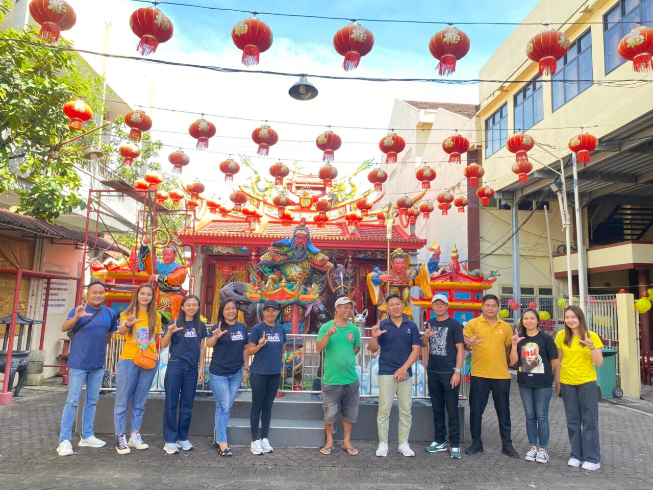 Grand Luley Manado Bersihkan Klenteng Kwan Kong Menyambut Perayaan Imlek