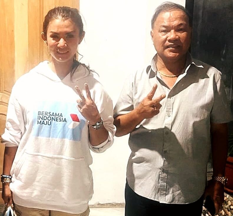 Kunjungi, Sekretaris Pribadi (Sespri) Calon Presiden Prabowo Subianto Annete Liana Dewi kunjungi kediaman Ronny Lumowa S.Sos M.Si. di Remboken Kabupaten Minahasa. Kamis, (08/02/2024).