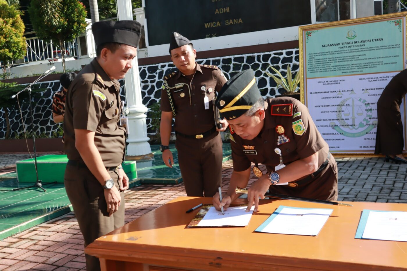 Kajati Sulut Pimpin Apel Pencanangan ZI WBK Menuju WBBM