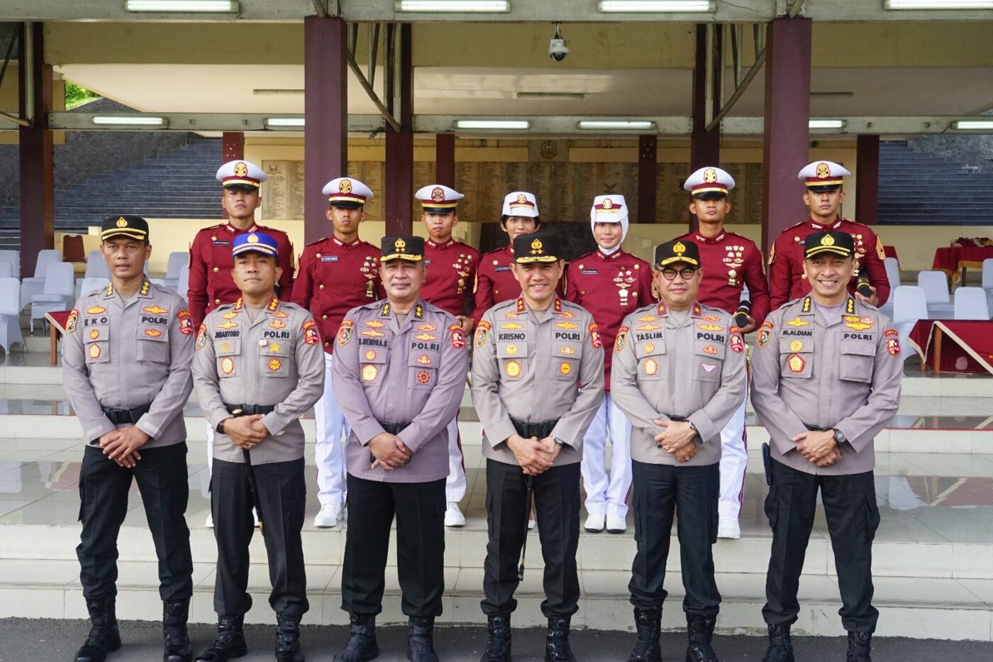 Pengasuh dan Taruna Berprestasi Diberi Pin Emas oleh Kapolri