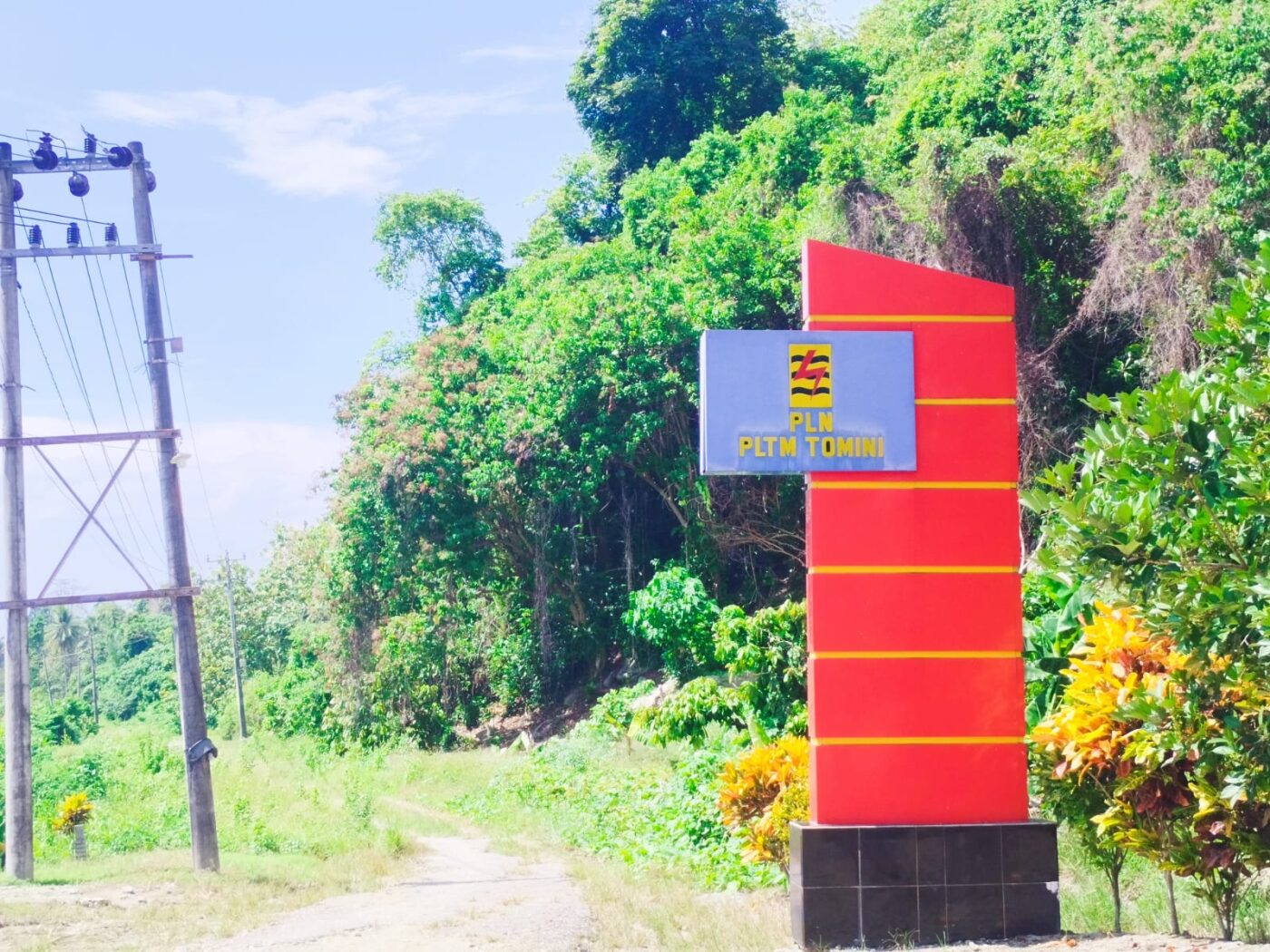 Dukung, PLN Unit Pelaksana Pelayanan Pelanggan (UP3) Tolitoli terus mengemban misi mendukung pemerintah untuk mencapai target Net Zero Emission (NZE) pada tahun 2060, dengan memaksimalkan penggunaan Energi Baru Terbarukan (EBT).