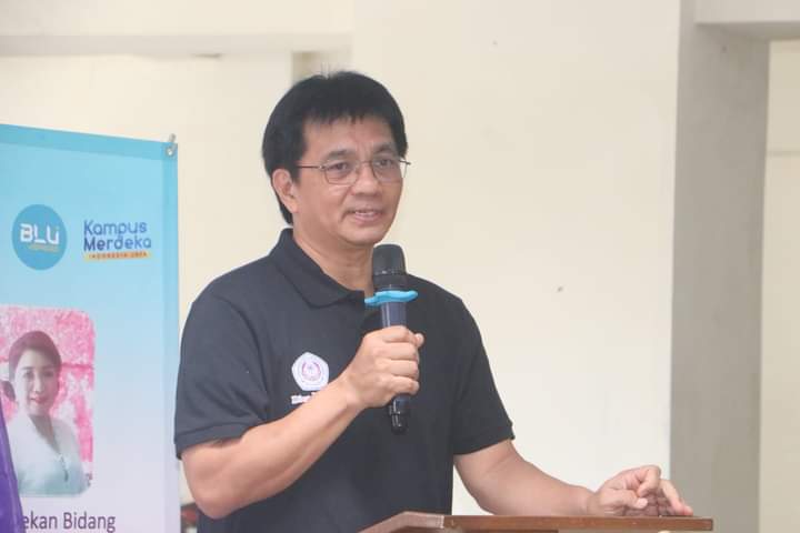 Wakil Rektor Bidang Akademik Prof. Grevo Gerung saat membuka Dies Natalis Ke-59 Fakultas Ilmu Budaya _(Foto : Ist)