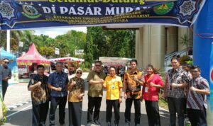 Kepala Kejaksaan Tinggi Sulawesi Utara Dr. Andi Muhammad Taufik, SH., MH., CGCAE membuka Kegiatan Pasar Murah Ramadhan yang di selenggaran Kejaksaan Tinggi Sulawesi Utara bersama Ikatan Adhyaksa Dharmakarini (IAD) Wilayah Sulawesi Utara, di halaman Kantor Kejati, Jumat, (22/3/2024)