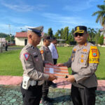 Apel Bulanan, Kapolres Minsel Berikan Reward Personel Berprestasi