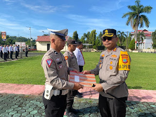 Apel Bulanan, Kapolres Minsel Berikan Reward Personel Berprestasi