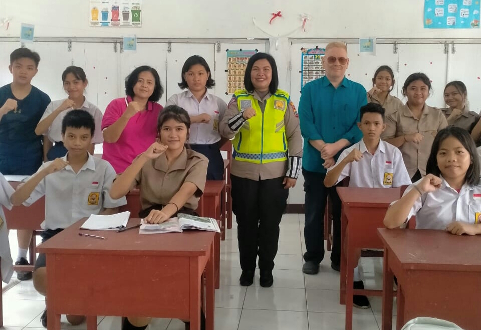 Aiptu Deby Sineri Ajak Warga Tertib Berlalulintas