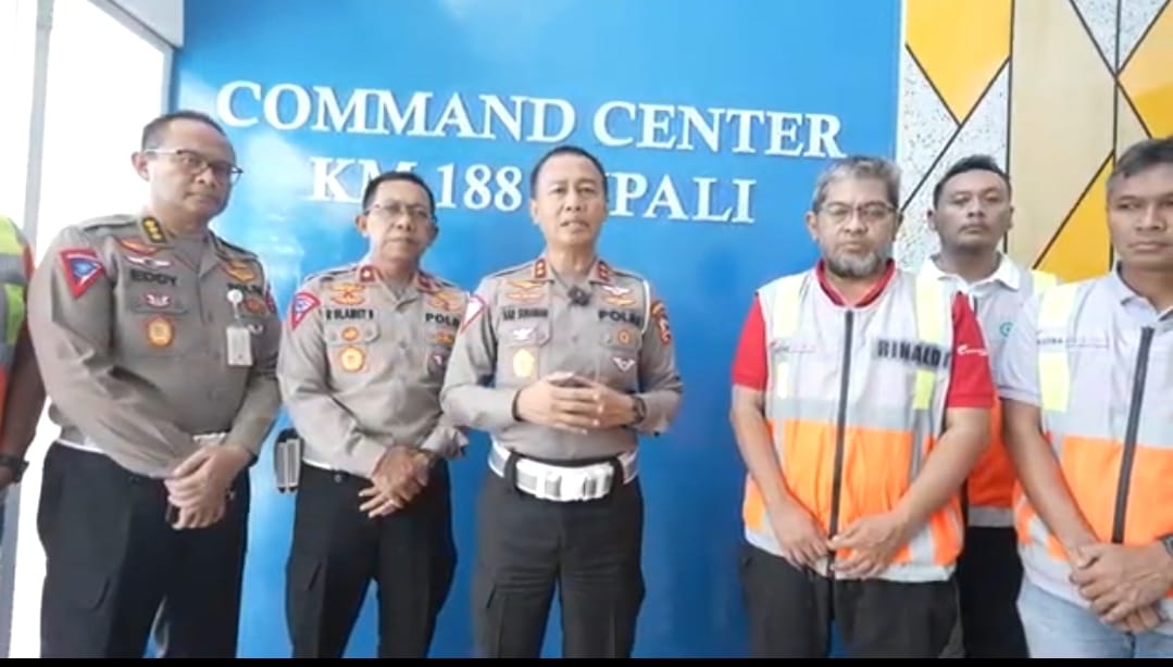 Kakorlantas Polri Tinjau Command Center, Kakorlantas Pastikan Pengamanan Operasi Ketupat Terkoordinasi