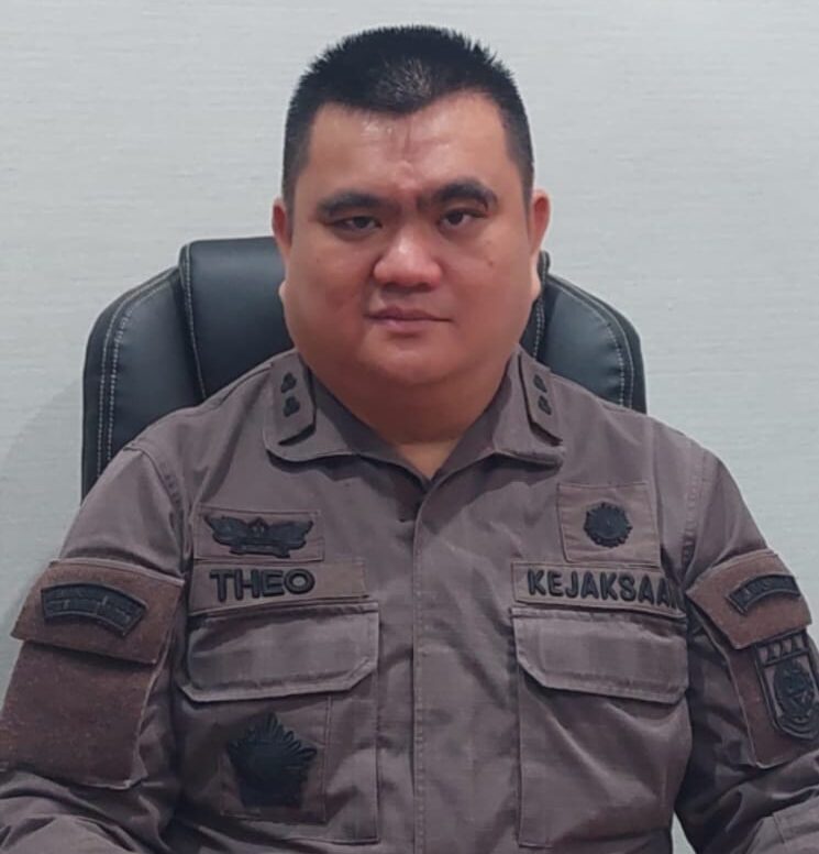 Kasi Penkum Theodorus Rumampuk, SH.MH