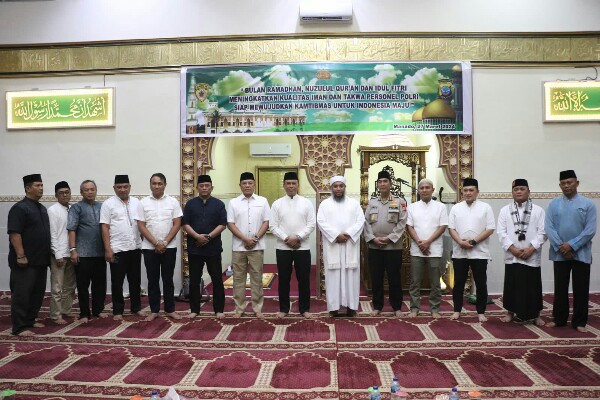 Syeikh Muhammad Husein Qadafi dihadirkan Polda Sulawesi Utara dalam peringatan Nuzulul Qur’an 1445 H di Masjid Nurul Jihad Polda Sulut, Rabu (27/3/2024).