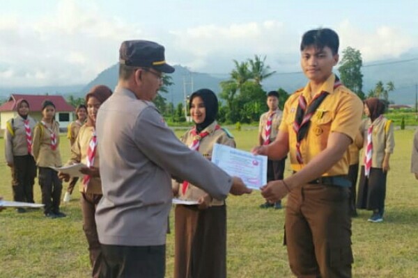 Polres Boltim Berikan Penghargaan kepada Anggota Saka Bhayangkara