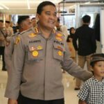 Kapolresta Manado Kombes Pol Julianto Sirait didampingi bersama Wakapolresta AKBP Faisol Wahyudi dan pejabat utama Polresta Manado mengajak anak-anak yatim piatu untuk berbelanja pakaian dan perlengkapan Lebaran di Matahari Manado Town Square pada Kamis (28/3/2024).