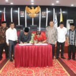 Penandatanganan MoU antara Unsrat dan Pengurus Wilayah Badan Koordinasi Muballigh Indonesia Sulut (Foto : Dok. Unsrat)