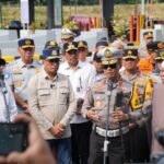 Korlantas Polri memberlakukan Rekayasa lalu lintas (lalin) contraflow di Jalan Tol Jakarta-Cikampek (Japek) arah Jakarta dalam rangka mengurai peningkatan volume lalu lintas saat arus balik lebaran 2024.