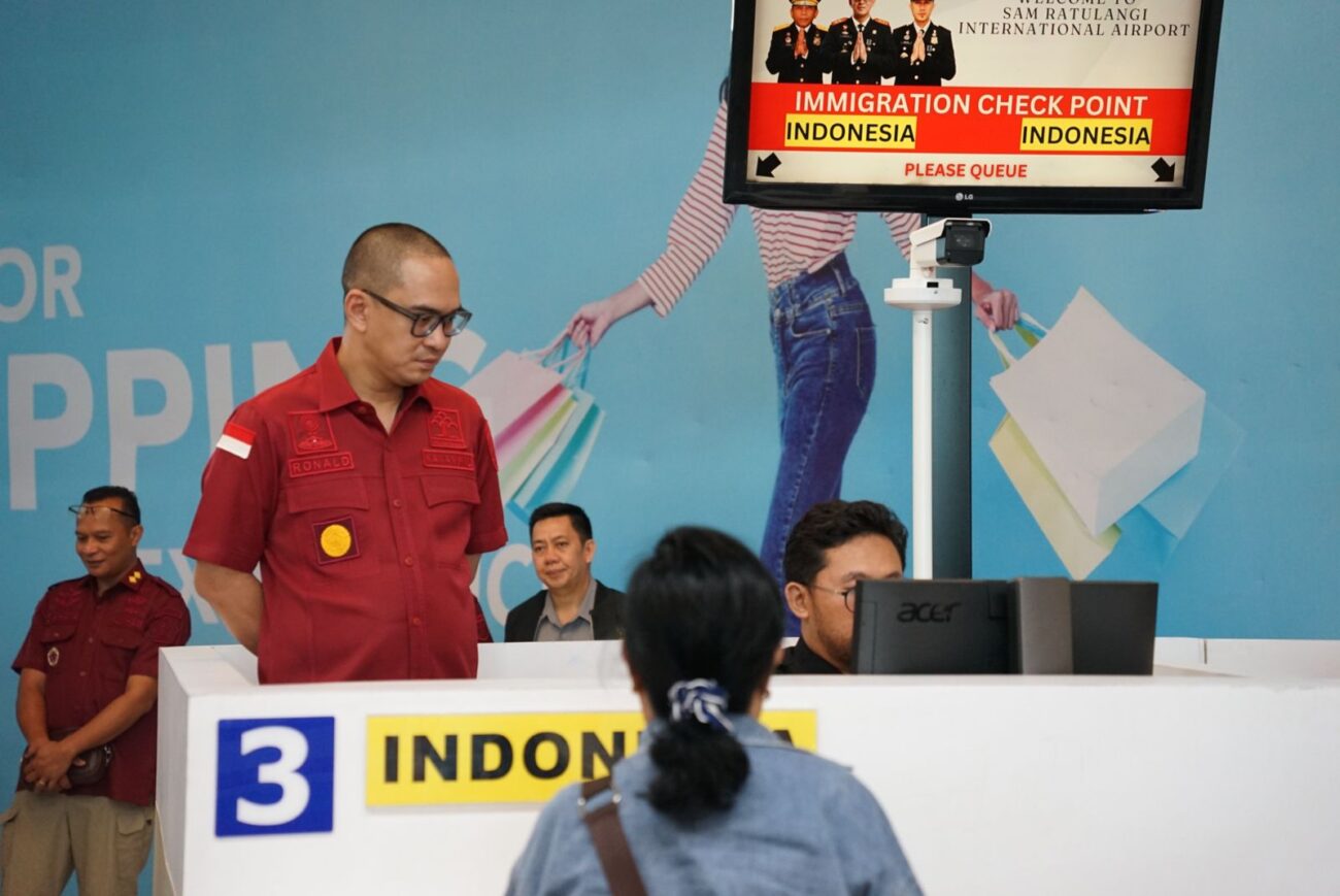 Libur Panjang, Kakanwil Tinjau Penerbangan Internasional di Bandara Sam Ratulangi